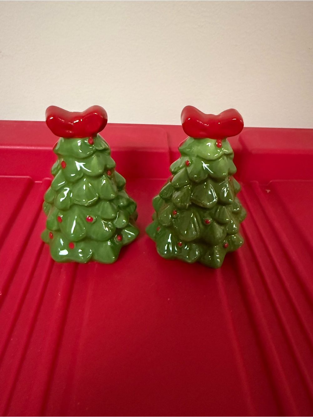 New Green Ceramic Christmas Tree Salt and Pepper Shakers with Red Tops